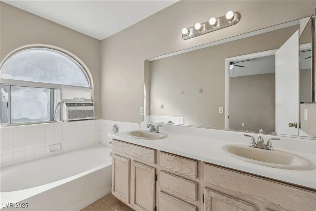 5636 Royal Castle, Las Vegas, NV 89130