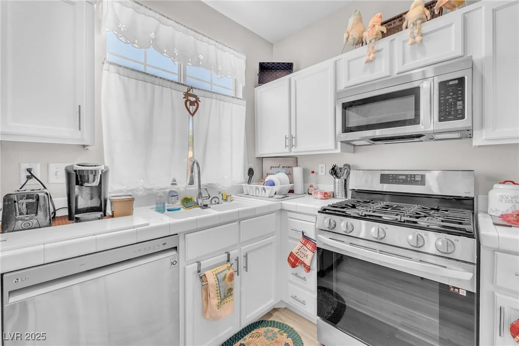 1011 Dancing Vines, Las Vegas, NV 89183