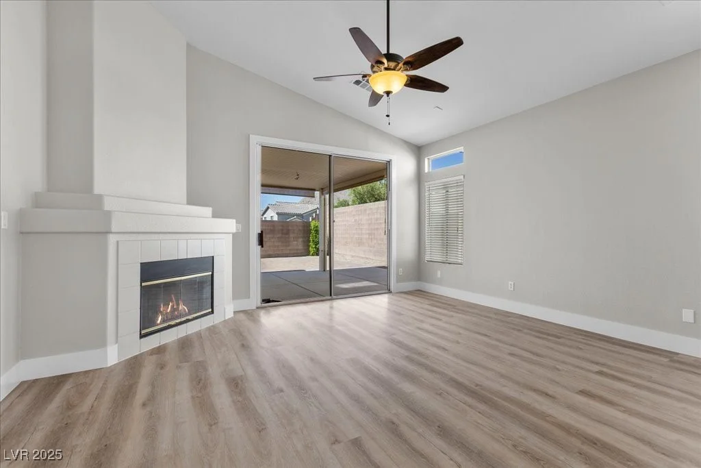 10613 Tiffanieville, Las Vegas, NV 89129
