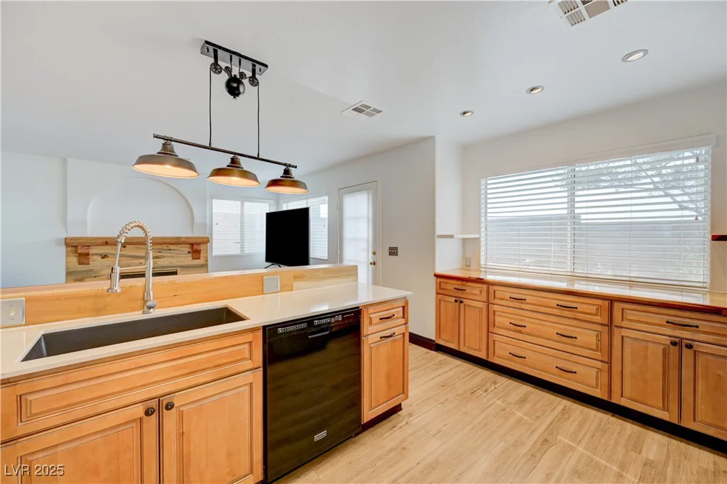 7528 Golden Yucca, Las Vegas, NV 89147