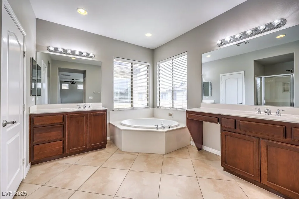 3725 Moonshine Falls, North Las Vegas, NV 89085
