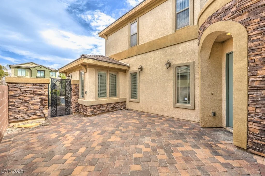 3725 Moonshine Falls, North Las Vegas, NV 89085