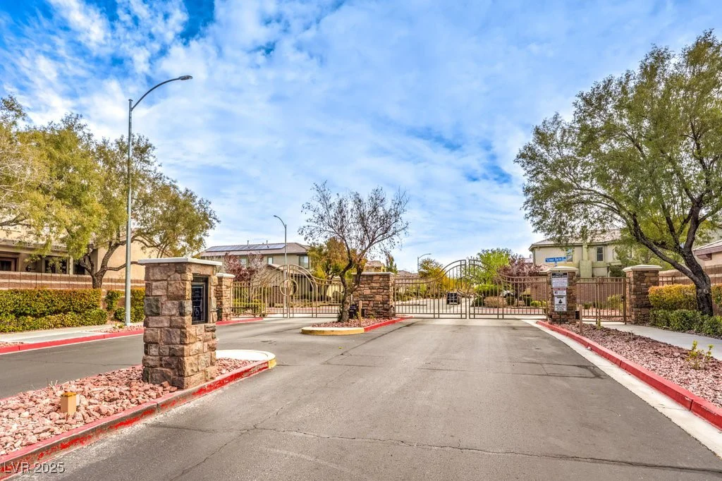 3725 Moonshine Falls, North Las Vegas, NV 89085