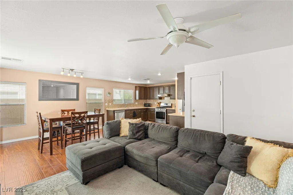 10253 Martinsburg, Las Vegas, NV 89183