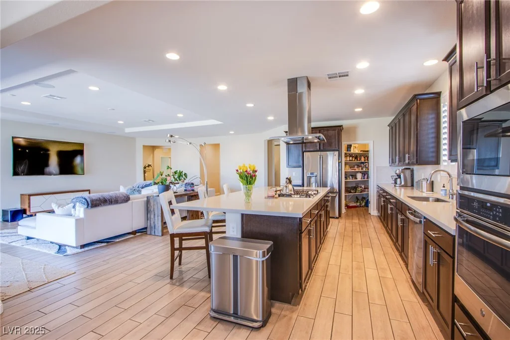 8298 Agate, Las Vegas, NV 89113