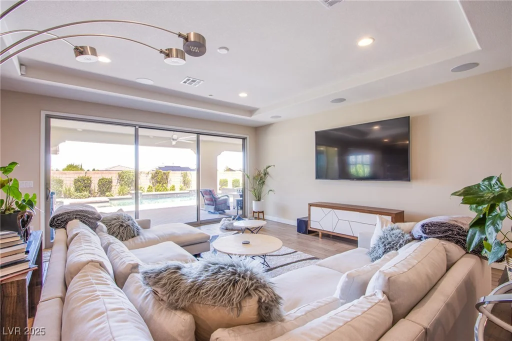 8298 Agate, Las Vegas, NV 89113