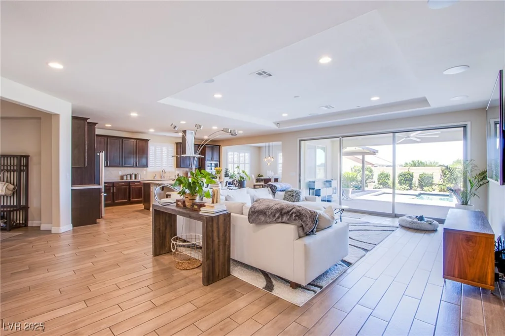 8298 Agate, Las Vegas, NV 89113