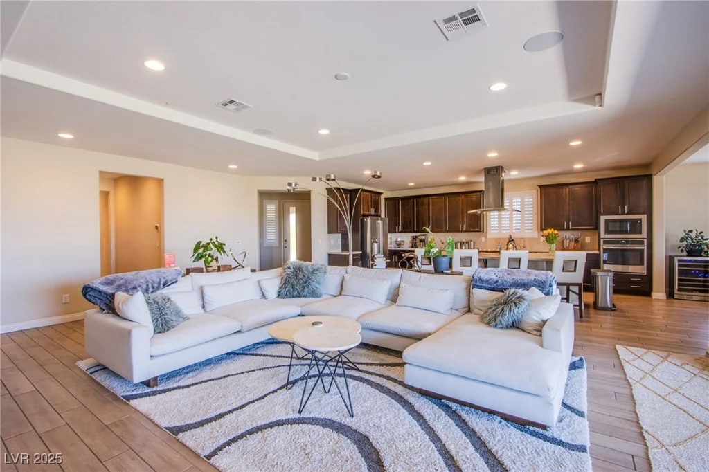 8298 Agate, Las Vegas, NV 89113