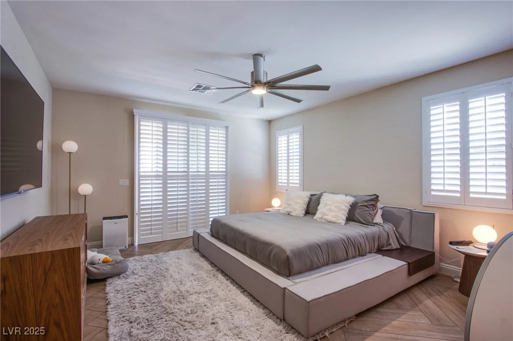 8298 Agate, Las Vegas, NV 89113