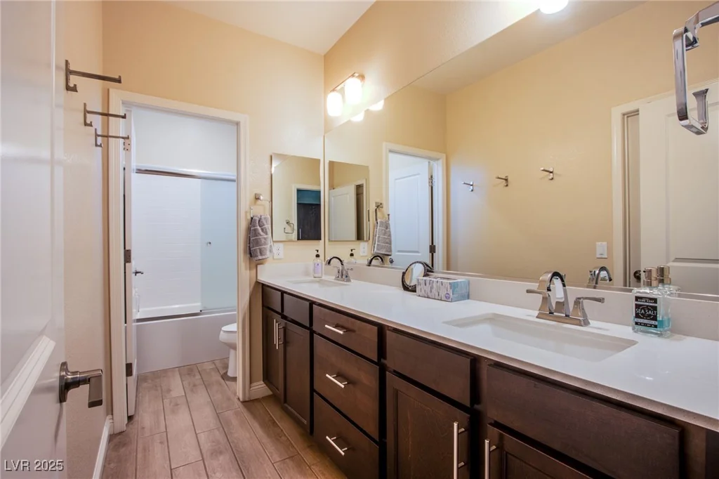 8298 Agate, Las Vegas, NV 89113