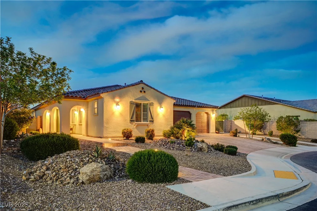 8298 Agate, Las Vegas, NV 89113