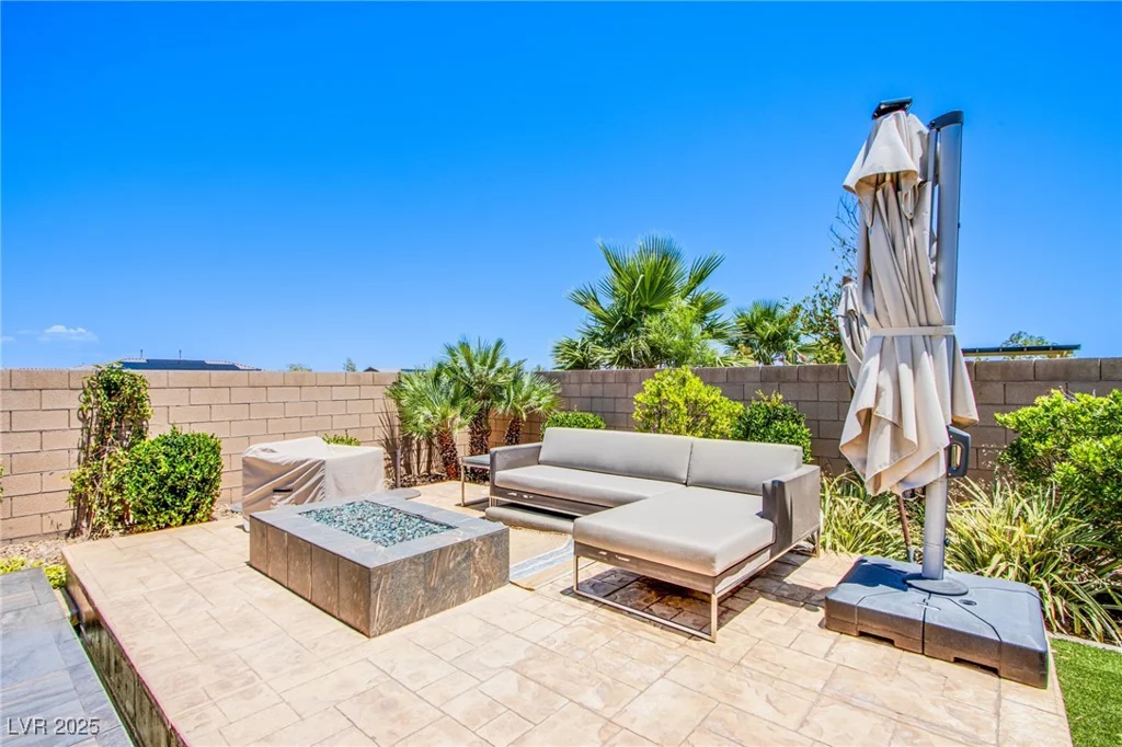 8298 Agate, Las Vegas, NV 89113