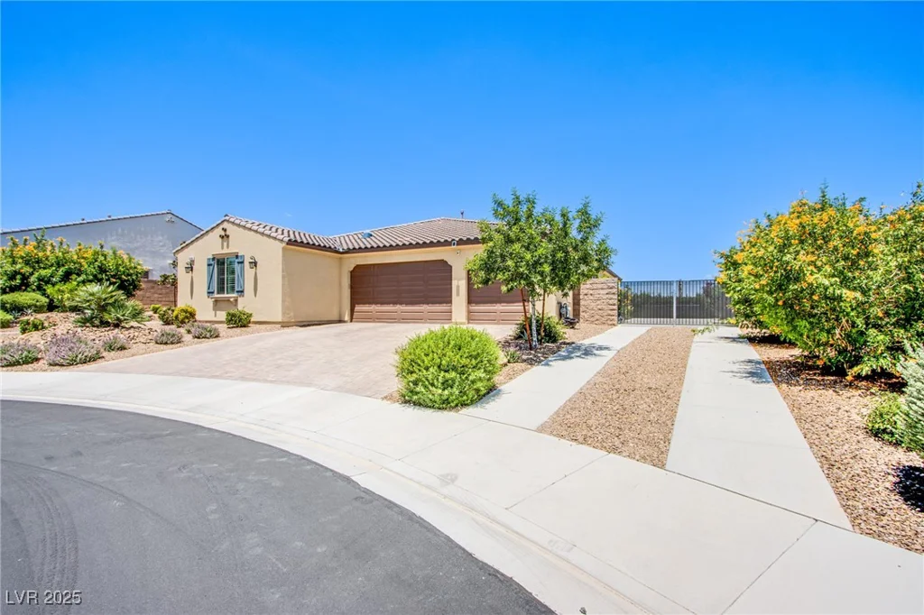8298 Agate, Las Vegas, NV 89113