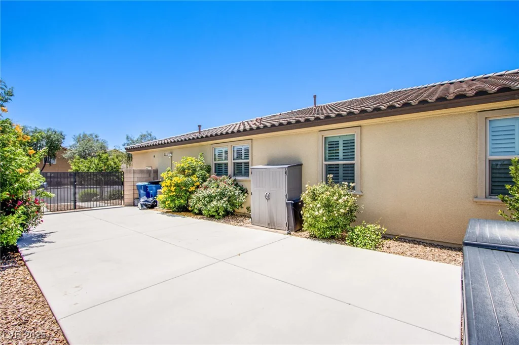 8298 Agate, Las Vegas, NV 89113
