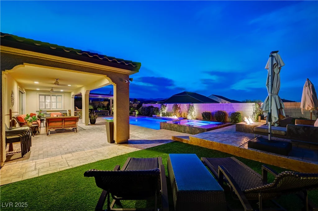 8298 Agate, Las Vegas, NV 89113