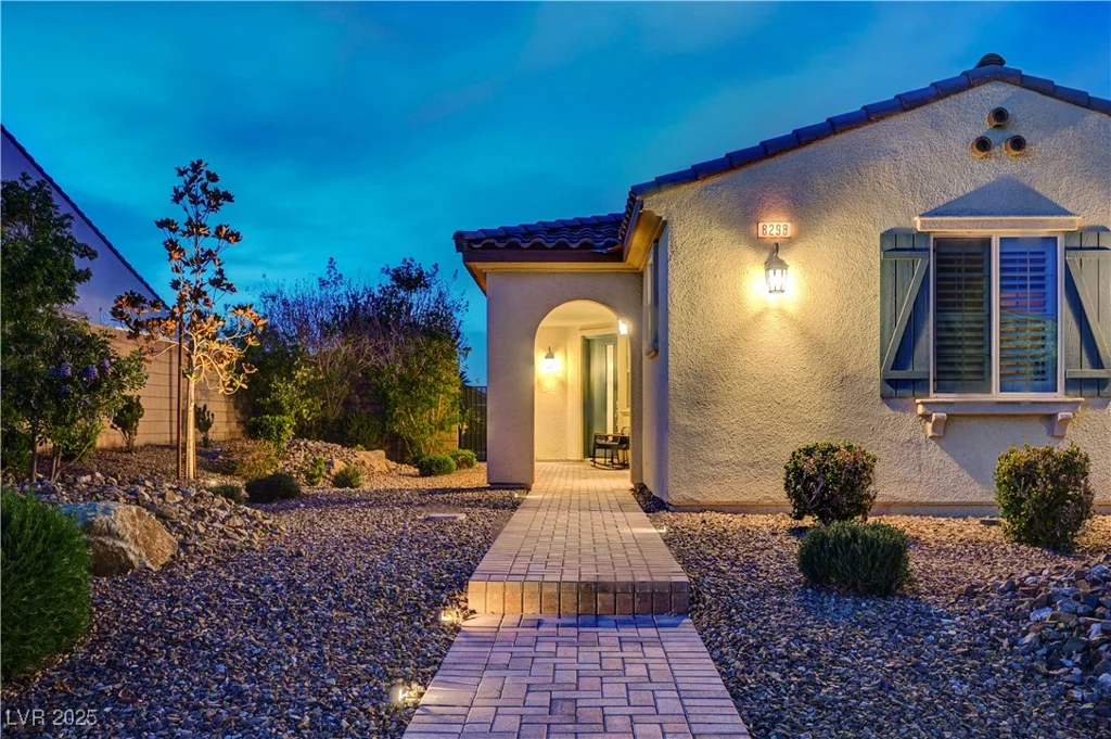 8298 Agate, Las Vegas, NV 89113