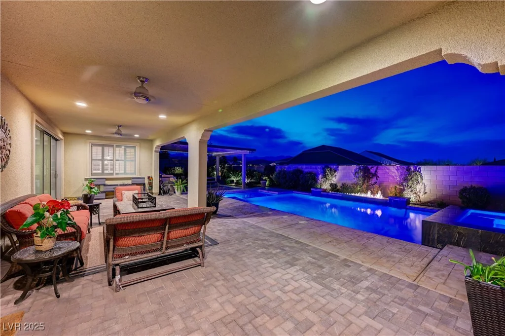 8298 Agate, Las Vegas, NV 89113