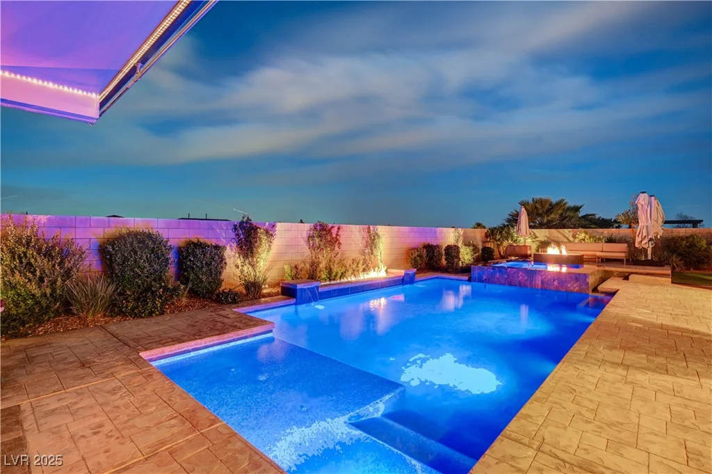 8298 Agate, Las Vegas, NV 89113