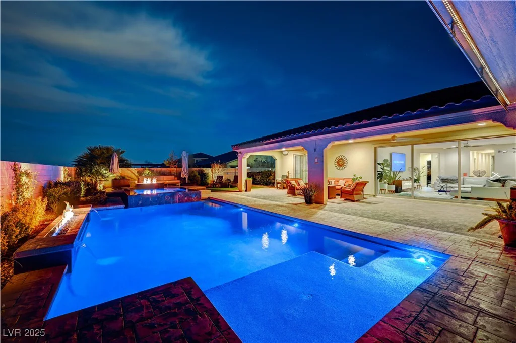 8298 Agate, Las Vegas, NV 89113