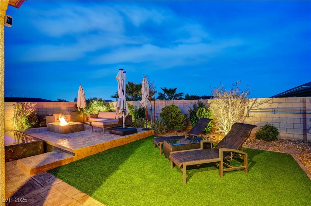 8298 Agate, Las Vegas, NV 89113