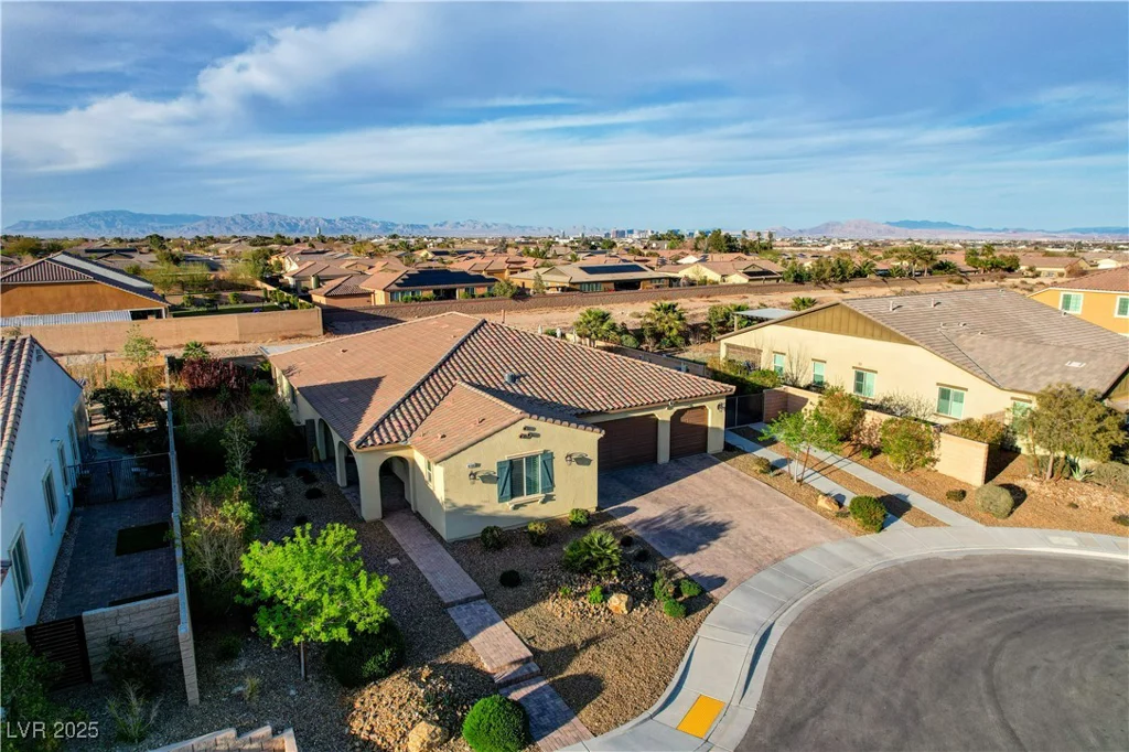 8298 Agate, Las Vegas, NV 89113