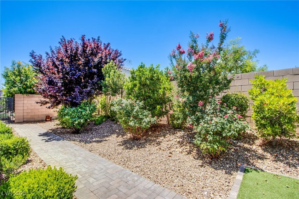 8298 Agate, Las Vegas, NV 89113