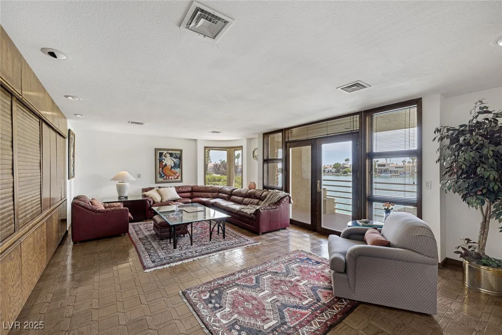 2925 Coast Line, Las Vegas, NV 89117