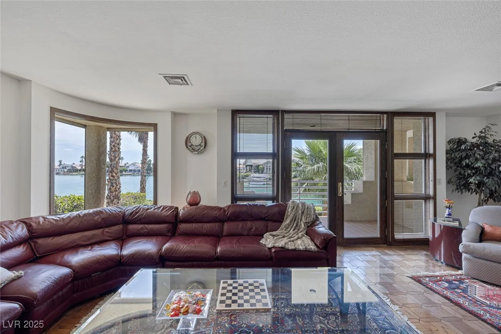 2925 Coast Line, Las Vegas, NV 89117