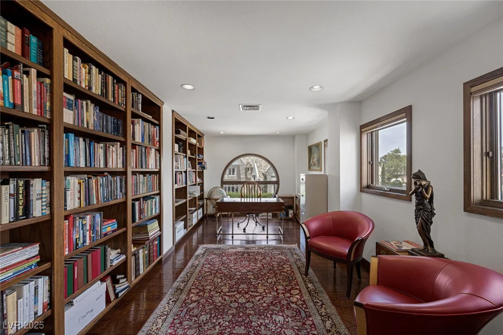 2925 Coast Line, Las Vegas, NV 89117
