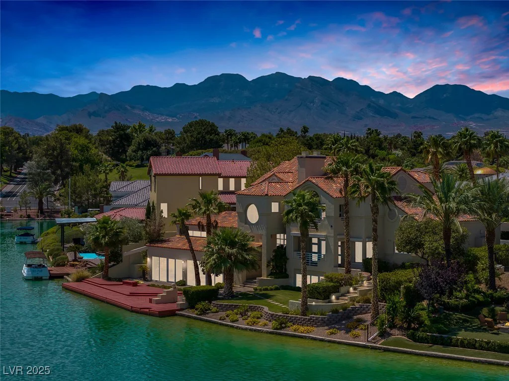 2925 Coast Line, Las Vegas, NV 89117