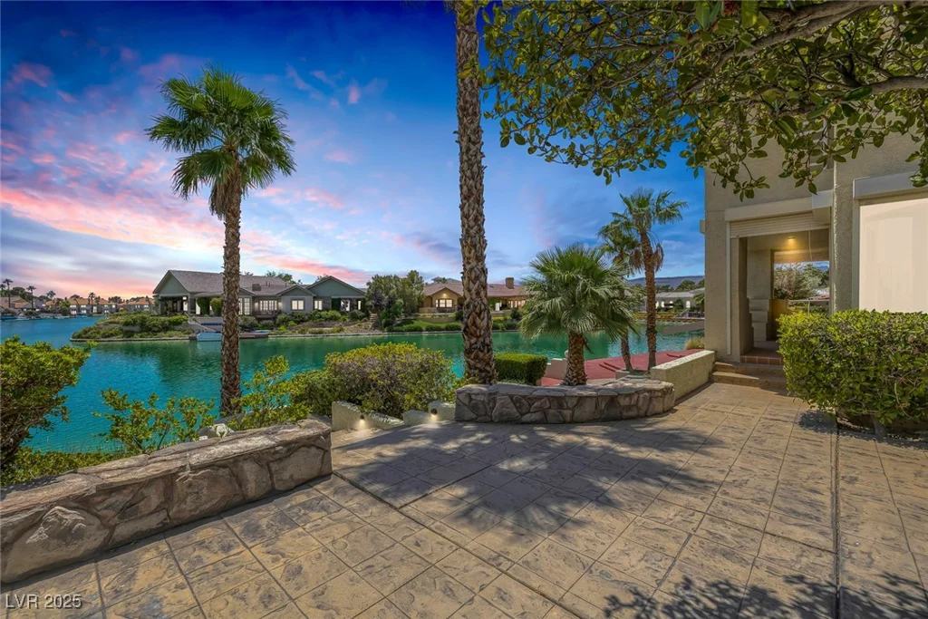 2925 Coast Line, Las Vegas, NV 89117