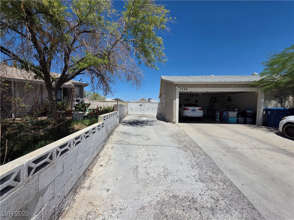 7108 Moon, Las Vegas, NV 89145