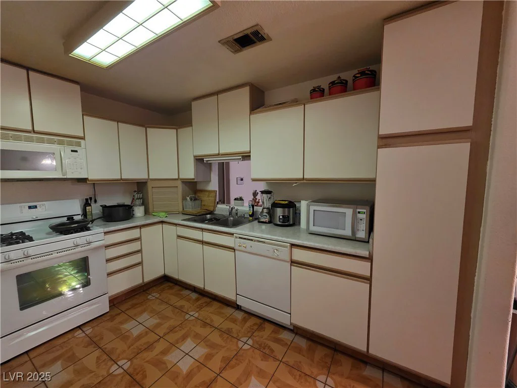 7108 Moon, Las Vegas, NV 89145