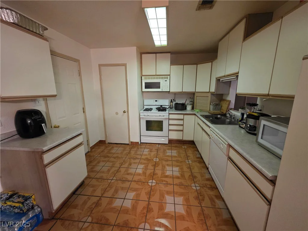 7108 Moon, Las Vegas, NV 89145