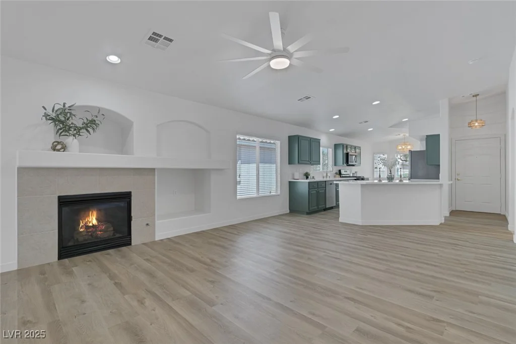 4369 Meadowlark Wing, North Las Vegas, NV 89084