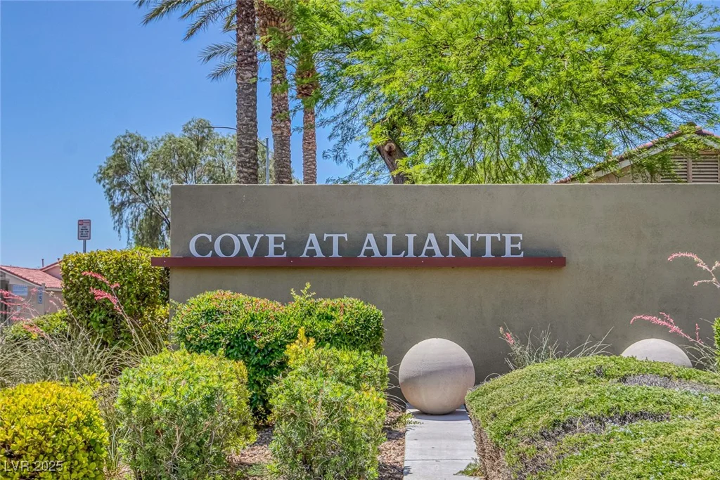 4369 Meadowlark Wing, North Las Vegas, NV 89084