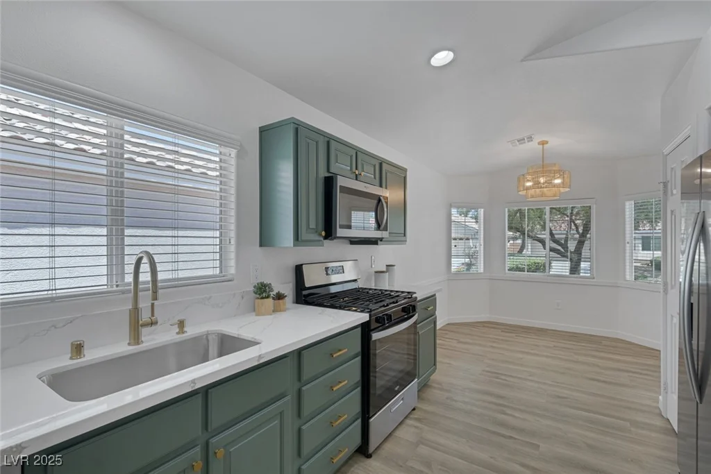 4369 Meadowlark Wing, North Las Vegas, NV 89084