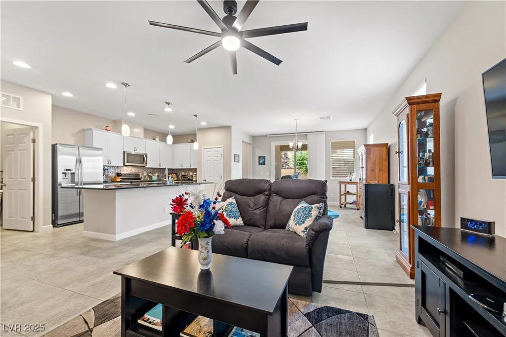 9288 Valley Betica, Las Vegas, NV 89148
