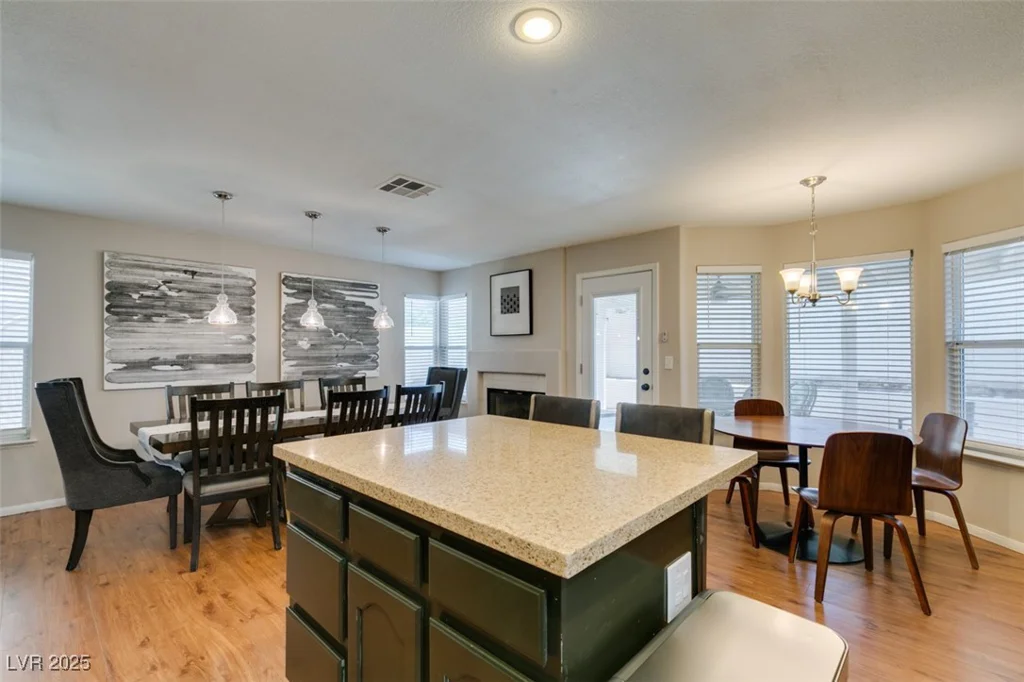 8021 Hilliard, Las Vegas, NV 89128