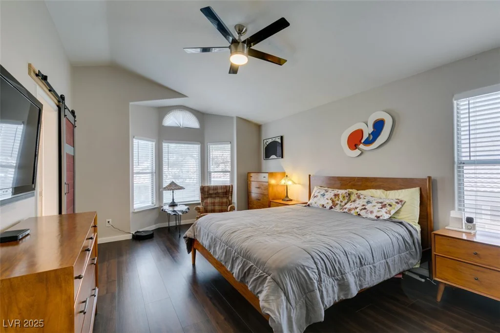 8021 Hilliard, Las Vegas, NV 89128