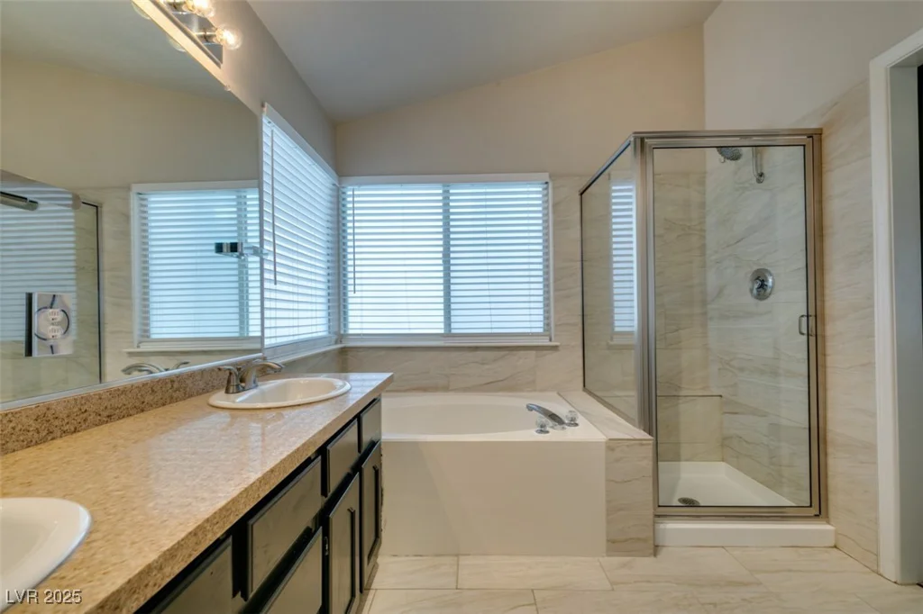 8021 Hilliard, Las Vegas, NV 89128