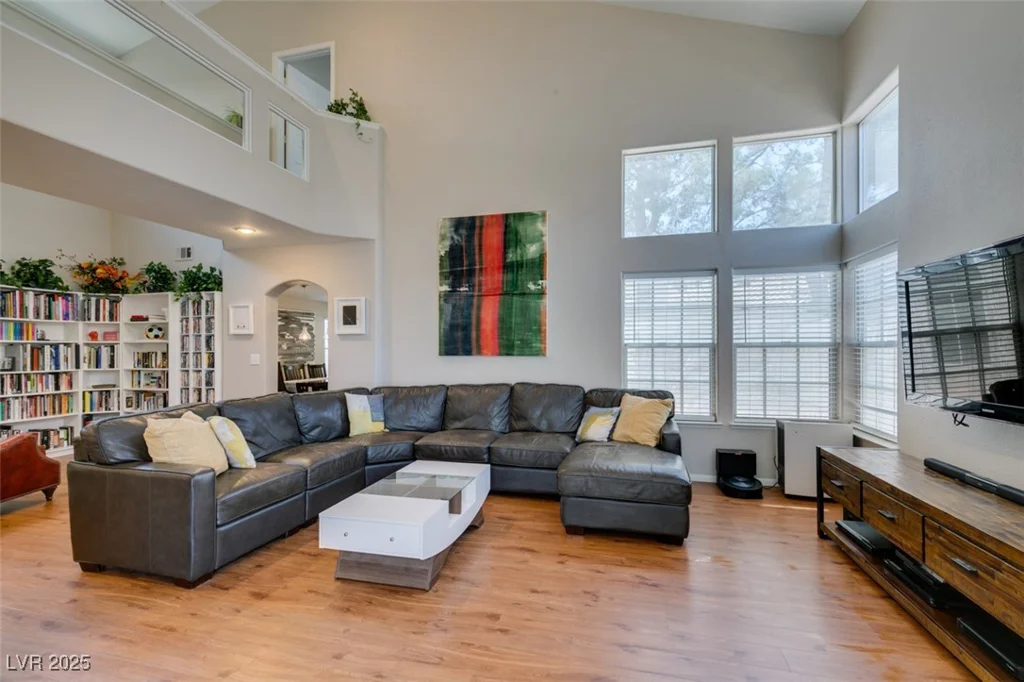 8021 Hilliard, Las Vegas, NV 89128