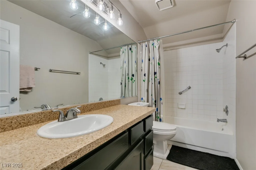 8021 Hilliard, Las Vegas, NV 89128