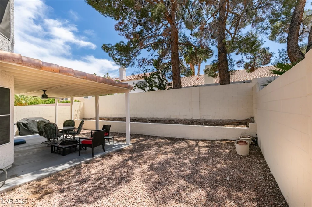 8021 Hilliard, Las Vegas, NV 89128