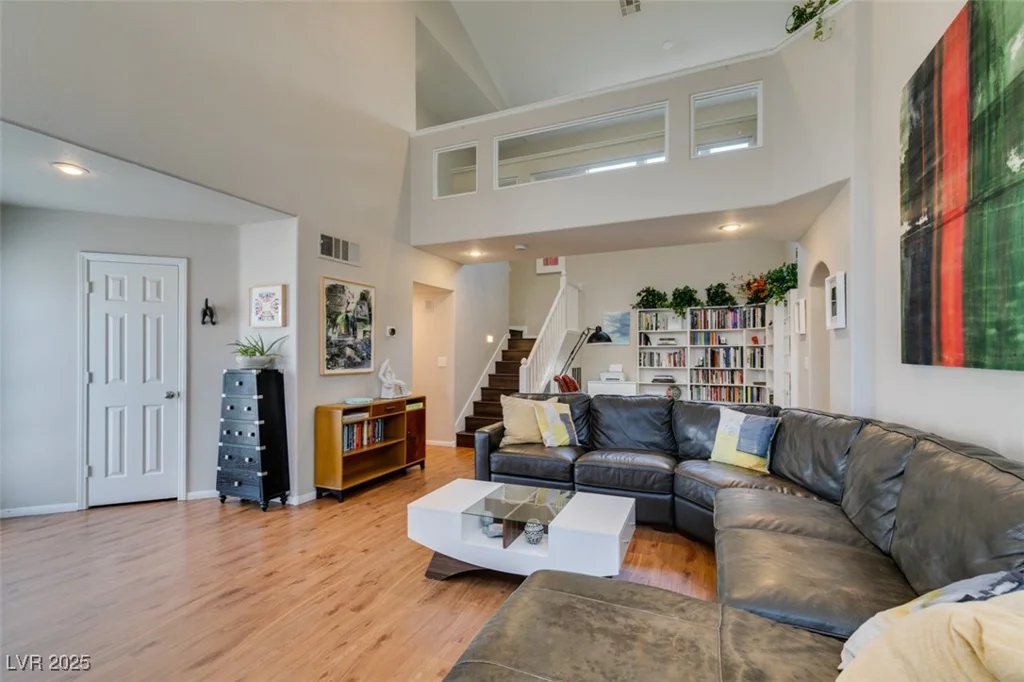 8021 Hilliard, Las Vegas, NV 89128