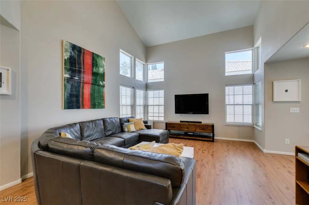 8021 Hilliard, Las Vegas, NV 89128