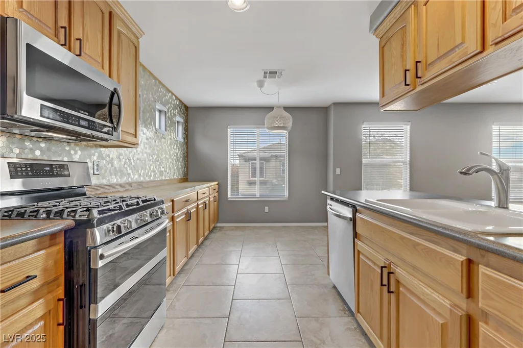 6953 Graceful Cloud, Henderson, NV 89011