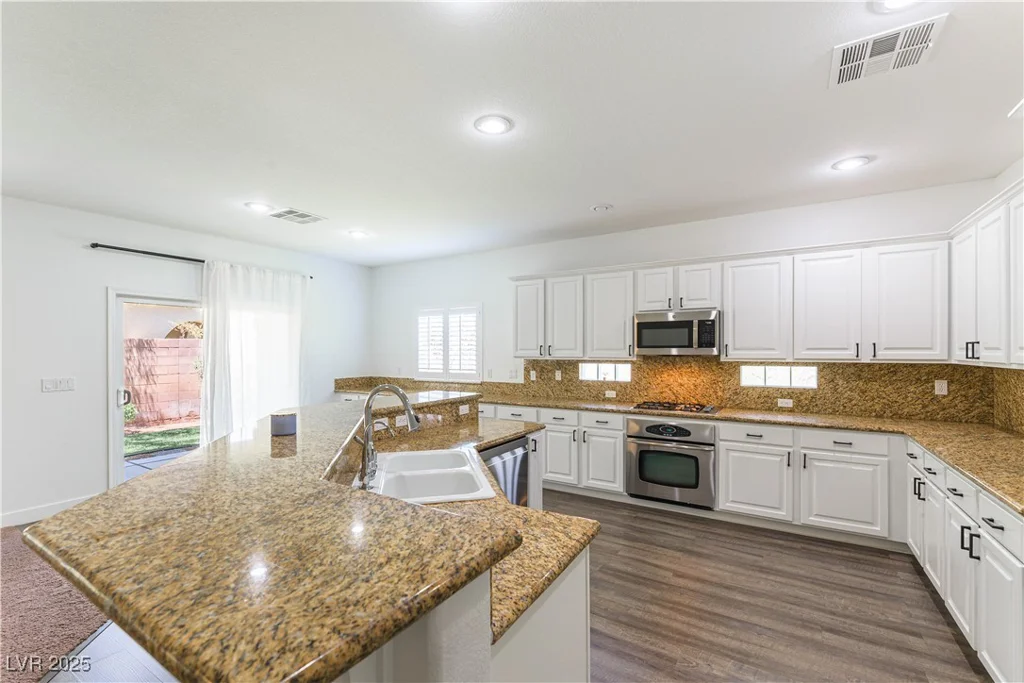 913 Hickory Park, Las Vegas, NV 89138