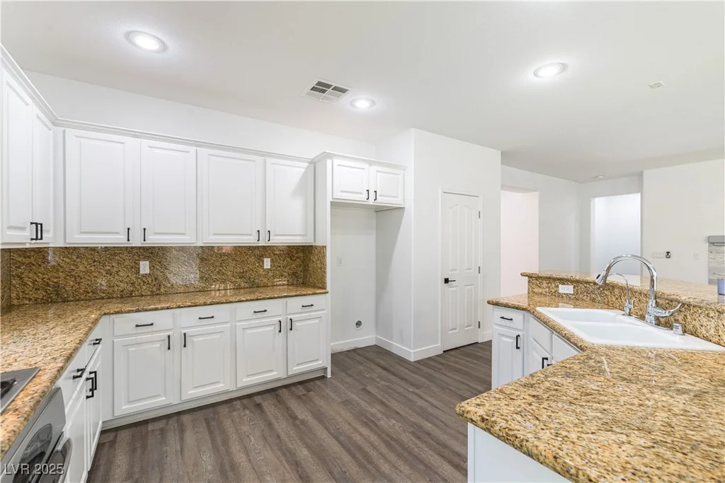 913 Hickory Park, Las Vegas, NV 89138