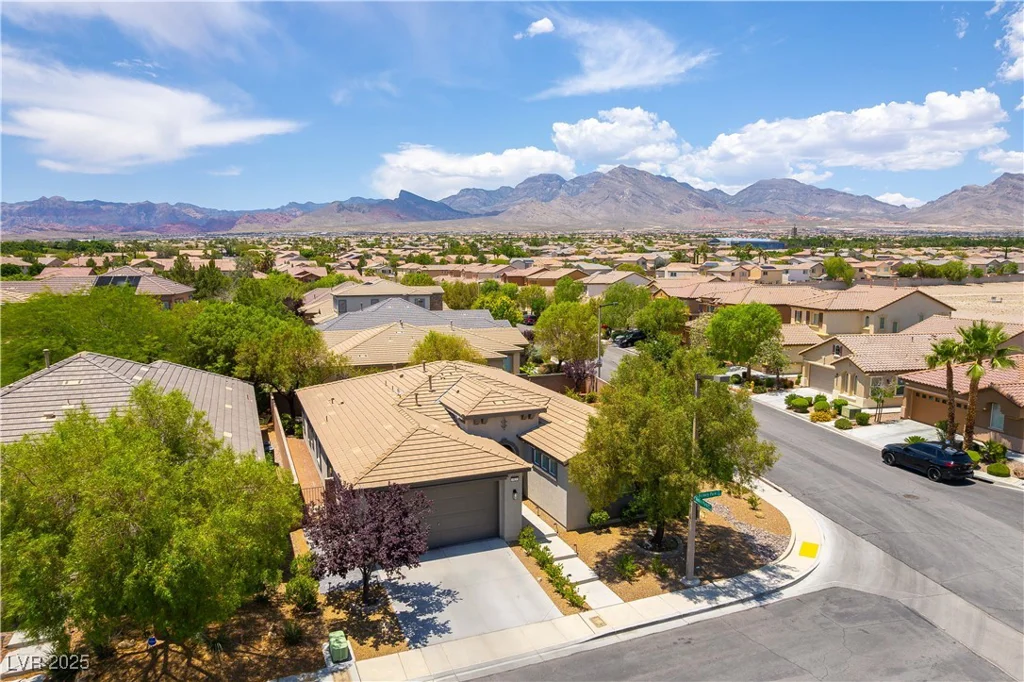913 Hickory Park, Las Vegas, NV 89138